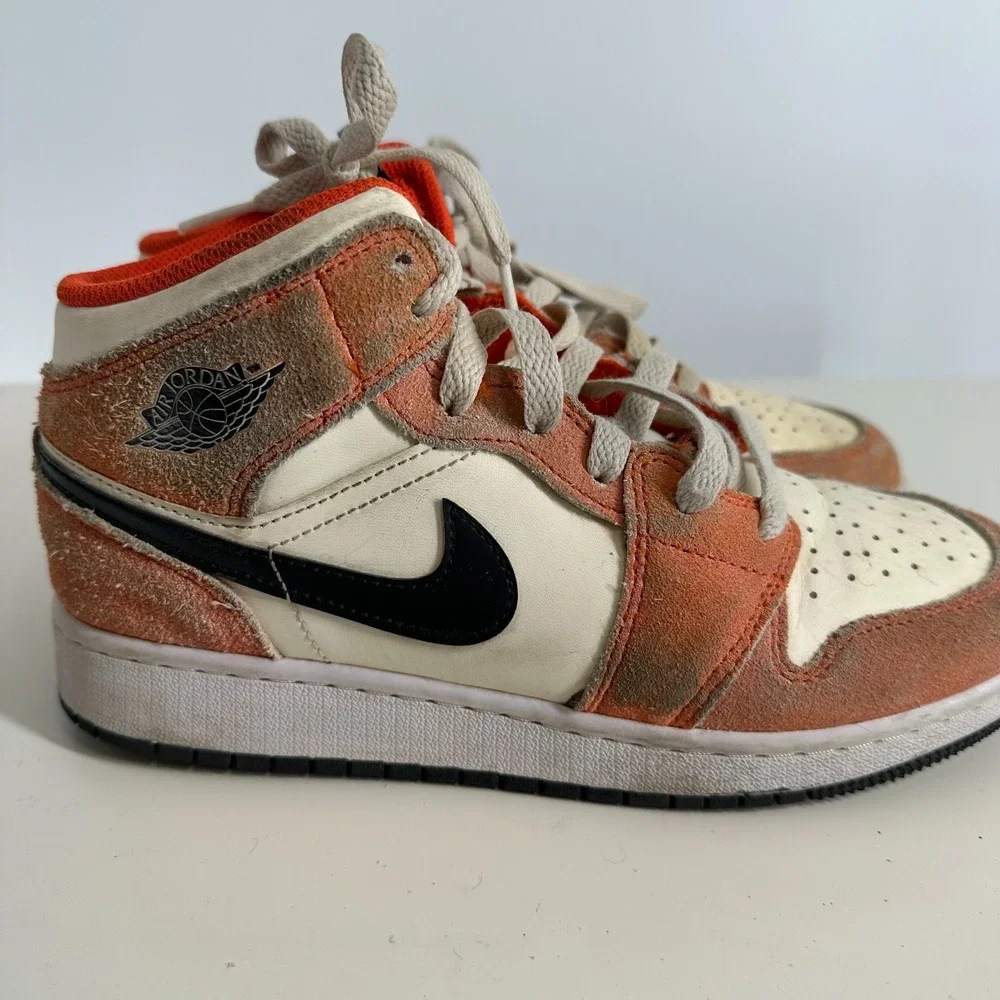Nike Air Jordan 1 Mid DV-1336-800 Sneakers Retro Shoes Orange‎ White Black SZ 5Y
